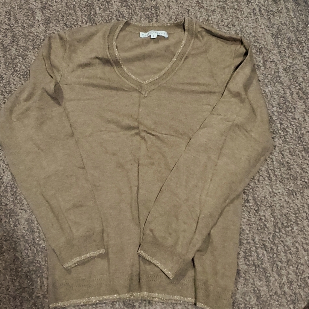 Cleo sweater size medium